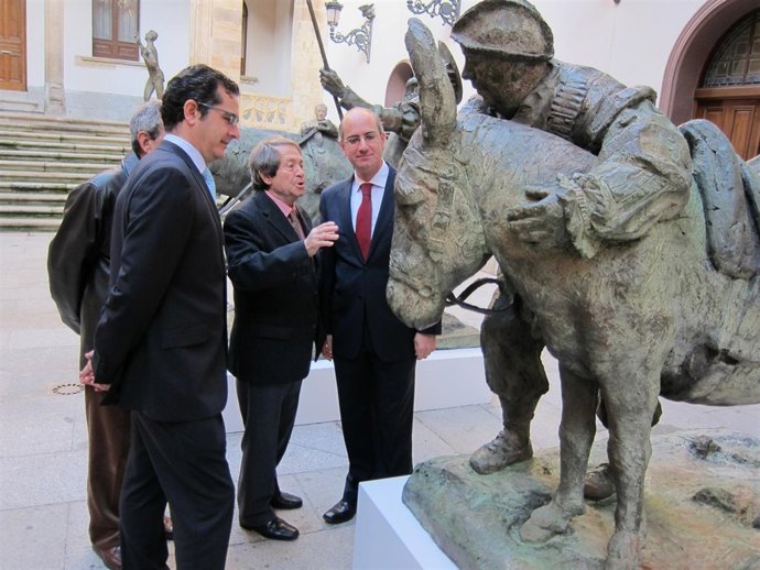 Exposición De Fernando Mayoral En El Palacio De La Salina