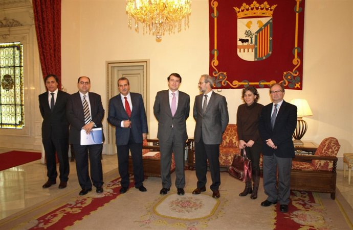 Representantes Del Ayuntamiento De Salamanca Y De La Universidad De Salamanca