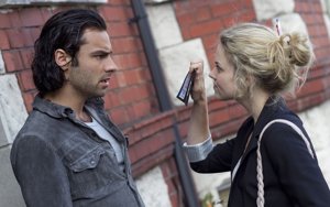 La Actriz Erin Richards  En La Serie 'Casi Humanos'