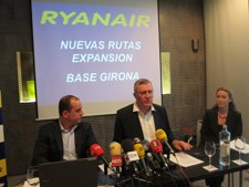 El Vicepresidente De Ryanair, Michael Cawley, En El Centro