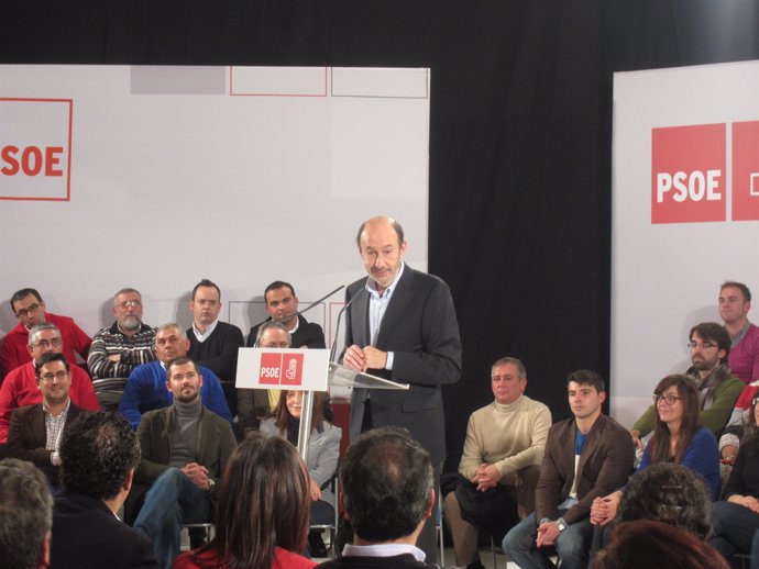 Rubalcaba, En Un Acto De Campaña Con Militantes Del PSOE En Sevilla