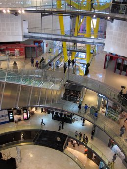 Interior del centro comercial Arenas