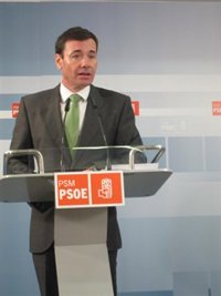 Aguirre sobre Gómez y el tercer candidato a la Secretaría General del PSOE: "No sé si piensa en si mismo o en otro"