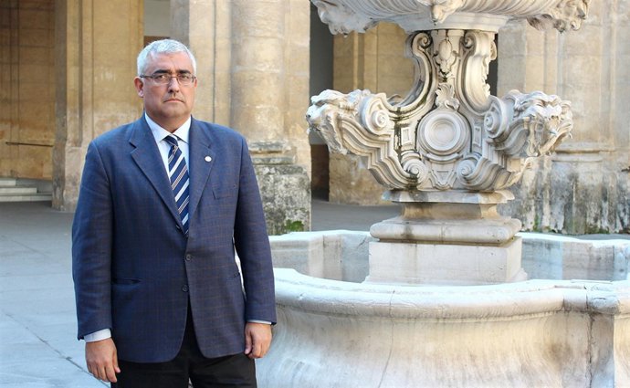 El Vicerrector De Infraestructuras, Candidato A Rector De La US