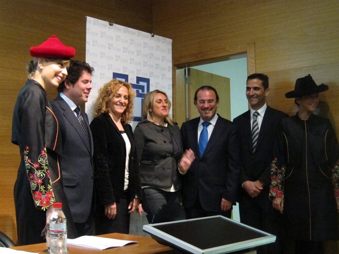 Instituciones Y Empresarios Presentan La Promoción De Granada En Fitur