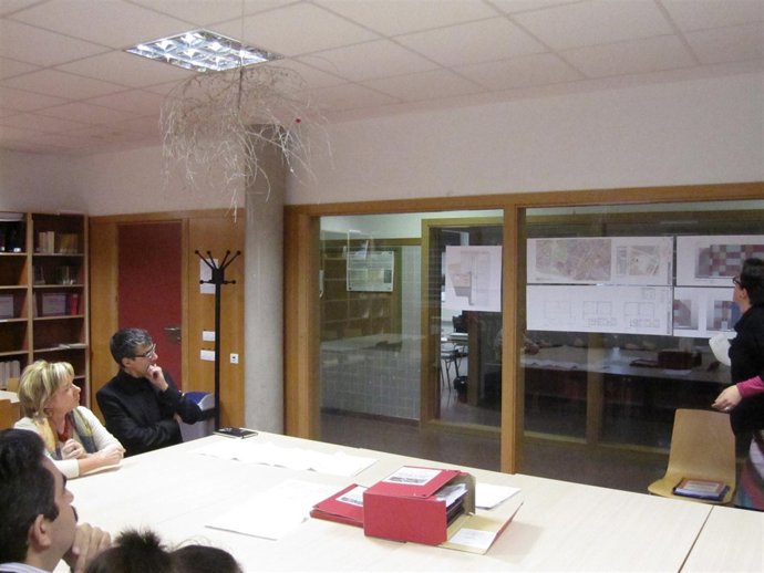 La Consejera Serrat Ha Conocido Los Detalles De La Ampliación Del IES Azucarera