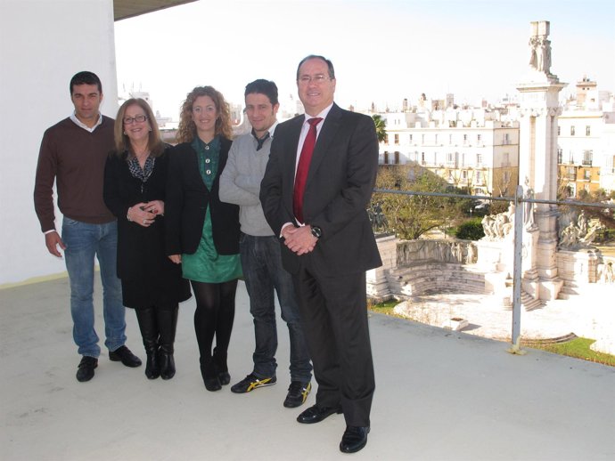 Presentación De La 'Dama De Poncho Rojo'