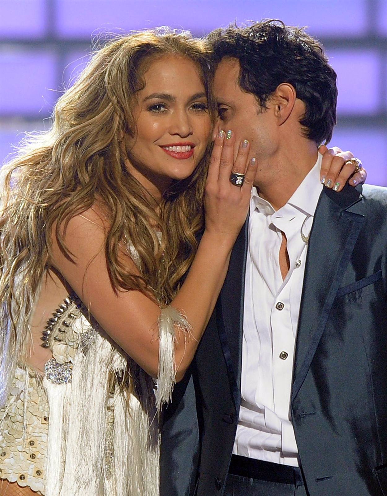 Jennifer Lopez Y Marc Anthony Hablando Al Oído
