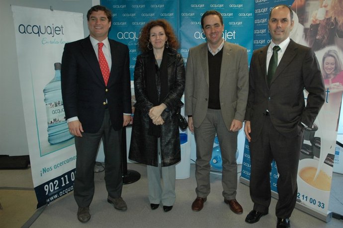 María Amadorl Y Antonio Manuel Suárez, Junto A Directivos De Semae.