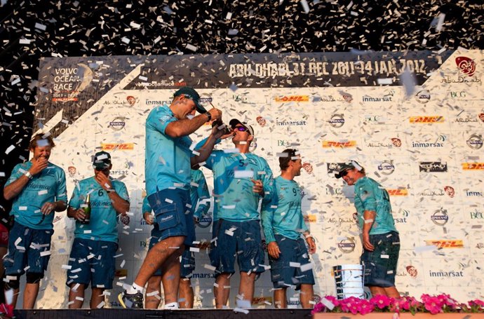 El Telefónica Celebra Su Trofeo De Ganador De Segunda Etapa De La VOR