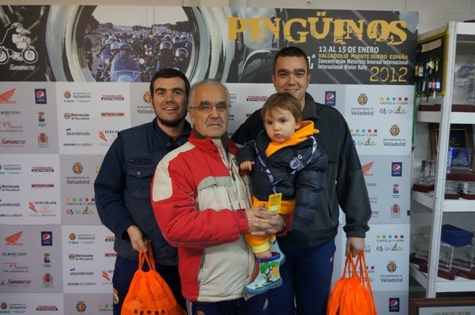 Tres Generaciones De Moteros Se Inscriben En Pingüinos.