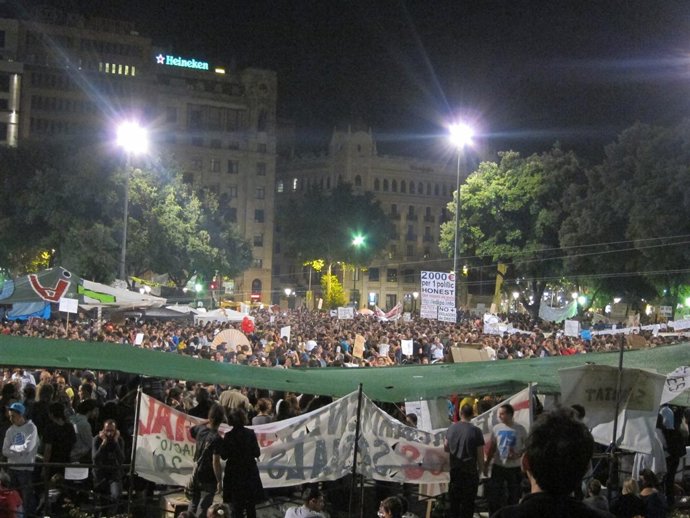Acampada 15M En Plaza Catalunya