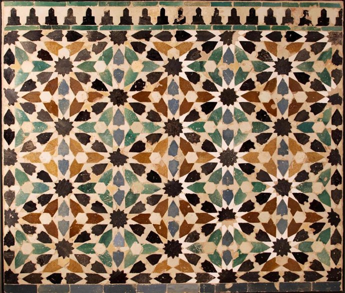 Panel Alicatado De La Dar Al-Árusa De La Alhambra