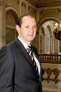 Louzán cree que Galicia es "afortunada" por tener a Ana Pastor en Fomento, que es "garantía" de que se terminará el AVE