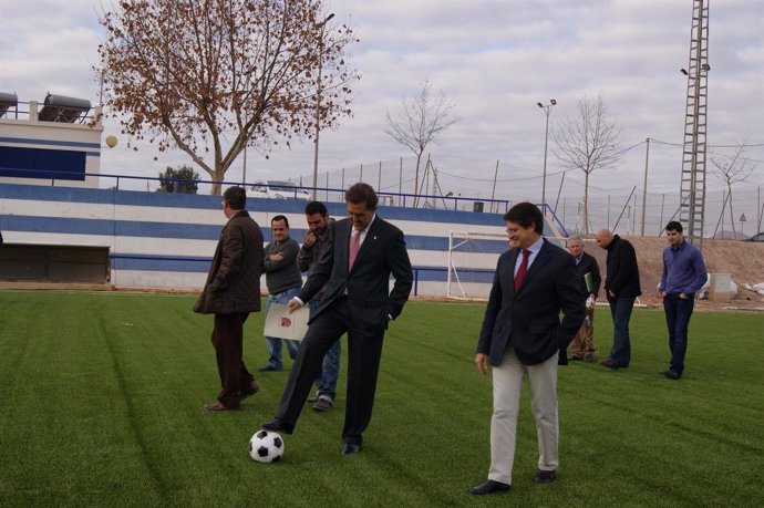 Jódar Inaugura El Césped Artificial En El Campo De Los Tollos