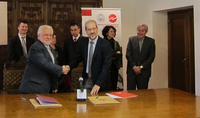 Hernández Ruipérez Con El Rector De La Universidade Vale Do Rio Dos Sinos