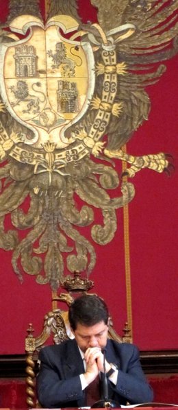 Emiliano García-Page Pensativo