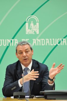El Consejero Andaluz De Educación, Francisco Álvarez De La Chica