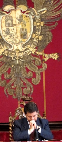 Emiliano García-Page Pensativo