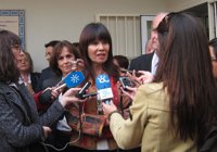 Micaela Navarro dice que le gustaría que hubiera un cara a cara entre Chacón y Rubalcaba "si ellos quieren"