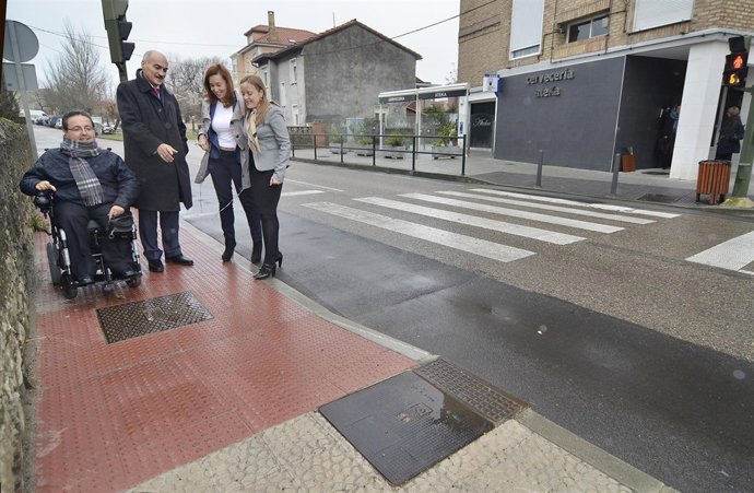 Visita A Una De Las Zonas En Donde Se Han Rebajado Las Aceras