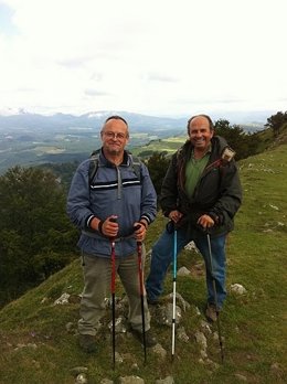 Juan Valero Posa En Una De Las Montañas Que Ha Recorrido Señalizando A Pie