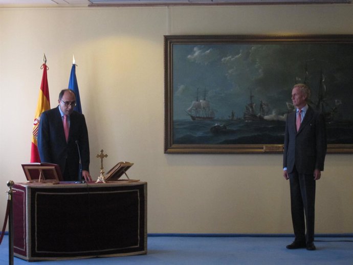 El Ministro De Defensa En La Toma De Posesión Del Nuevo SEGENPOL