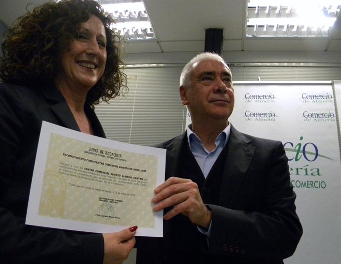 El Consejero De Turismo De La Junta De Andalucía Entrega Una Distinción De CCA 