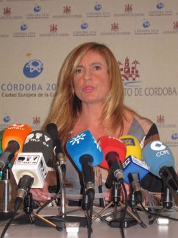 La Diputada Provincial Y Concejal Del Ayuntamiento De Córdoba Rosario Alarcón