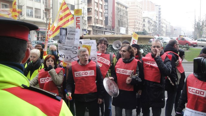 Protesta De Funcionarios Contra El Conseller Felip Puig