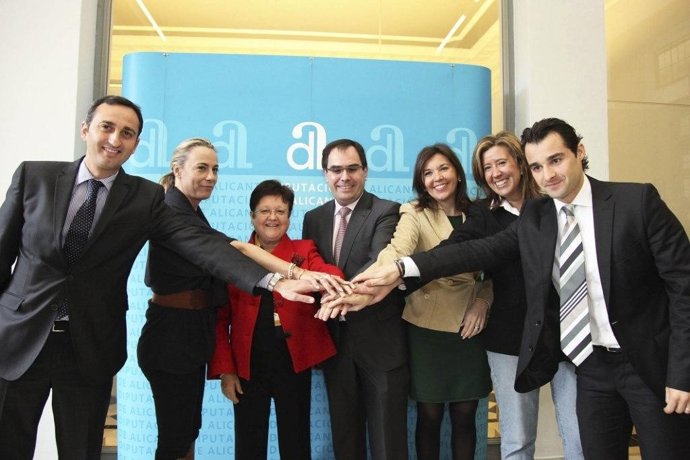 Pastor Junto A Los Alcaldes Firmantes Del Convenio De Turismo