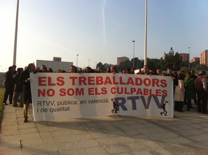 Imagen de archivo de una concentración de empleados de RTVV contra los despidos