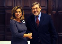 Lissavetzky le pide a Botella que deje de "encomendarse al santoral, bailar danzas tribales o esperar la borrasca"