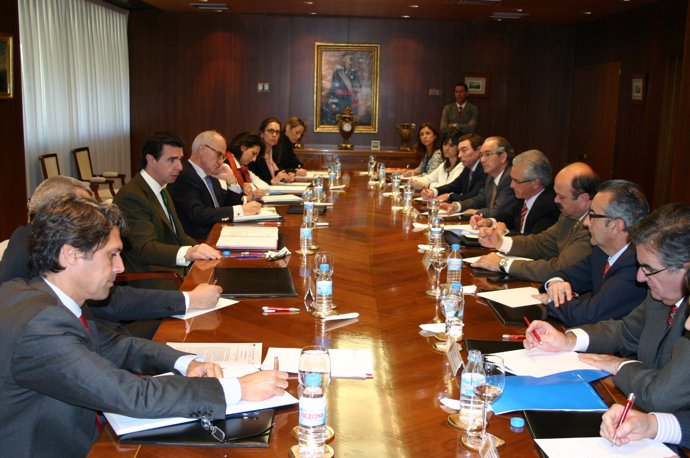 Reunión De La Comisión De Turismo En El Ministerio.