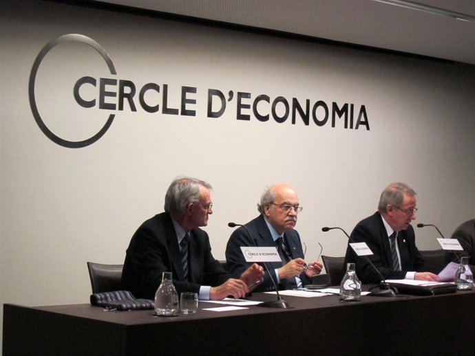 El Conseller Andreu Mas-Colell (Centro)