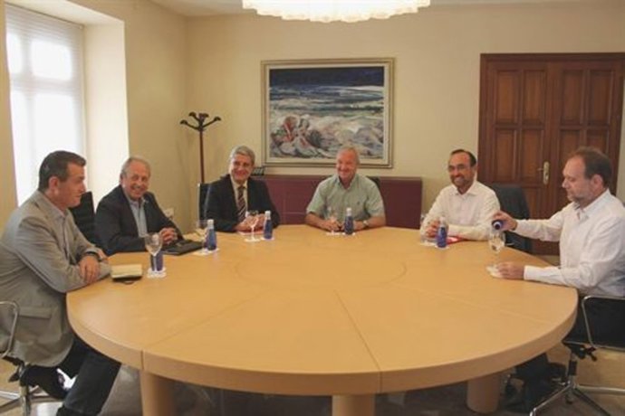 Reunión En Julio Entre Presidente, Consejeros, Patronal Y Sindicatos