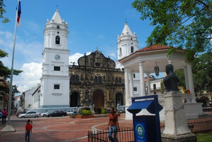 Una Plaza De Panamá