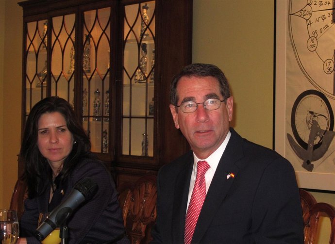 El Embajador De EEUU, Alan Solomont