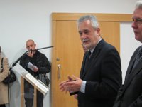 Griñán mantiene su neutralidad entre Rubalcaba y Chacón