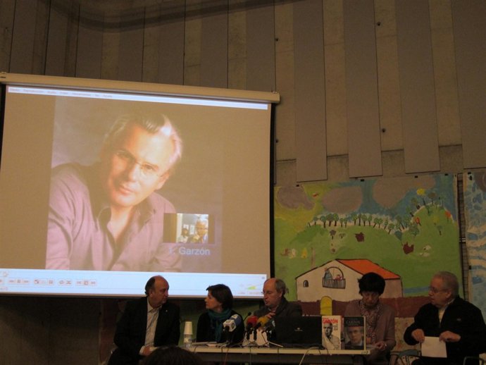 Rueda De Prensa De La Plataforma Galicia Con Garzón