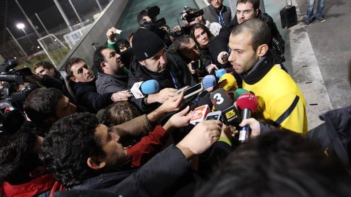 Javier Mascherano Atiende A La Prensa