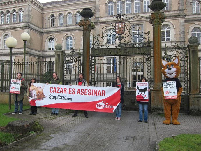Activistas Concentrados Ante La Xunta