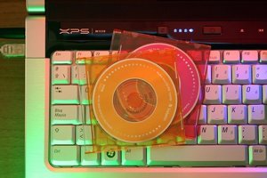 Cds Encima De Un Teclado De Ordenador