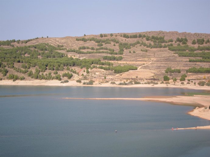 Embalse De La Cuenca Del Ebro
