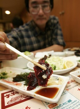 Japonés Comiendo Carne De Vacuno