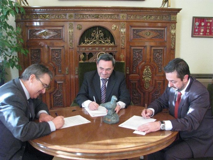 Firma Del Convenio Entre CEOS-CEPYME Huesca Y El Ayuntamiento De Sabiñánigo.