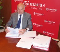 Villagrá admite efectos "negativos" de los ajustes a corto plazo pero cree que permitirán "recuperar la confianza"