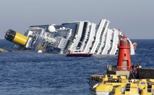 El Crucero 'Costa Concordia' Encalla En Italia