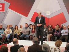 Alfredo Pérez Rubalcaba Con Militantes En Bilbao
