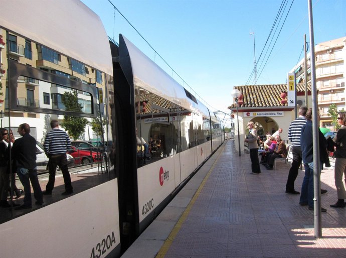 Unidad De Metrovalencia En La Estación De Carolines-Fira